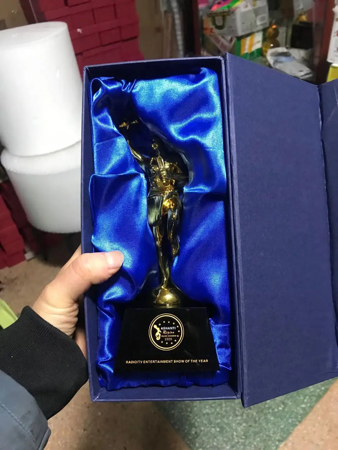 Factory New Design Cheap Souvenir Resin Music Awards Trophy Plaques Gold Business Steel Custom Metal Logo Plated Metal