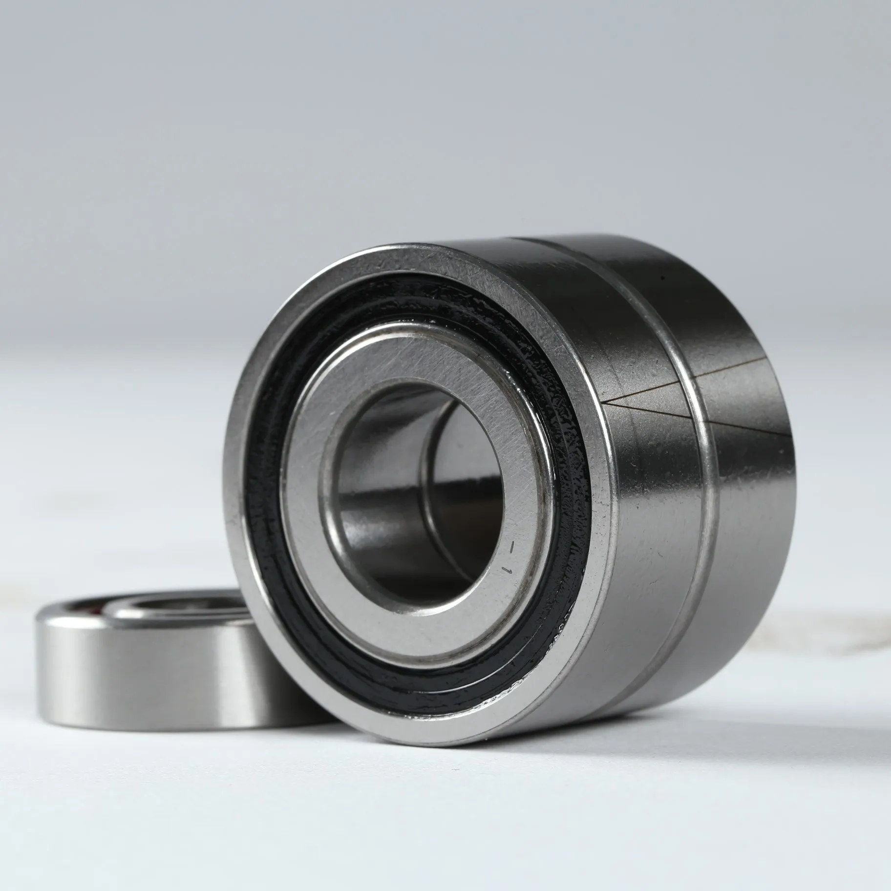 Супер прецизионные Угловые контактные шарикоподшипники 7014 ACE/HCP4ALDGA