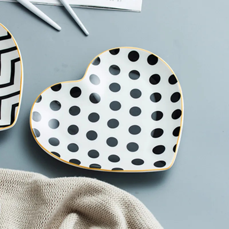 
AL 2020 Black And White Porcelain Plate Small With Sauce Heart Shape Ceramic Dish 