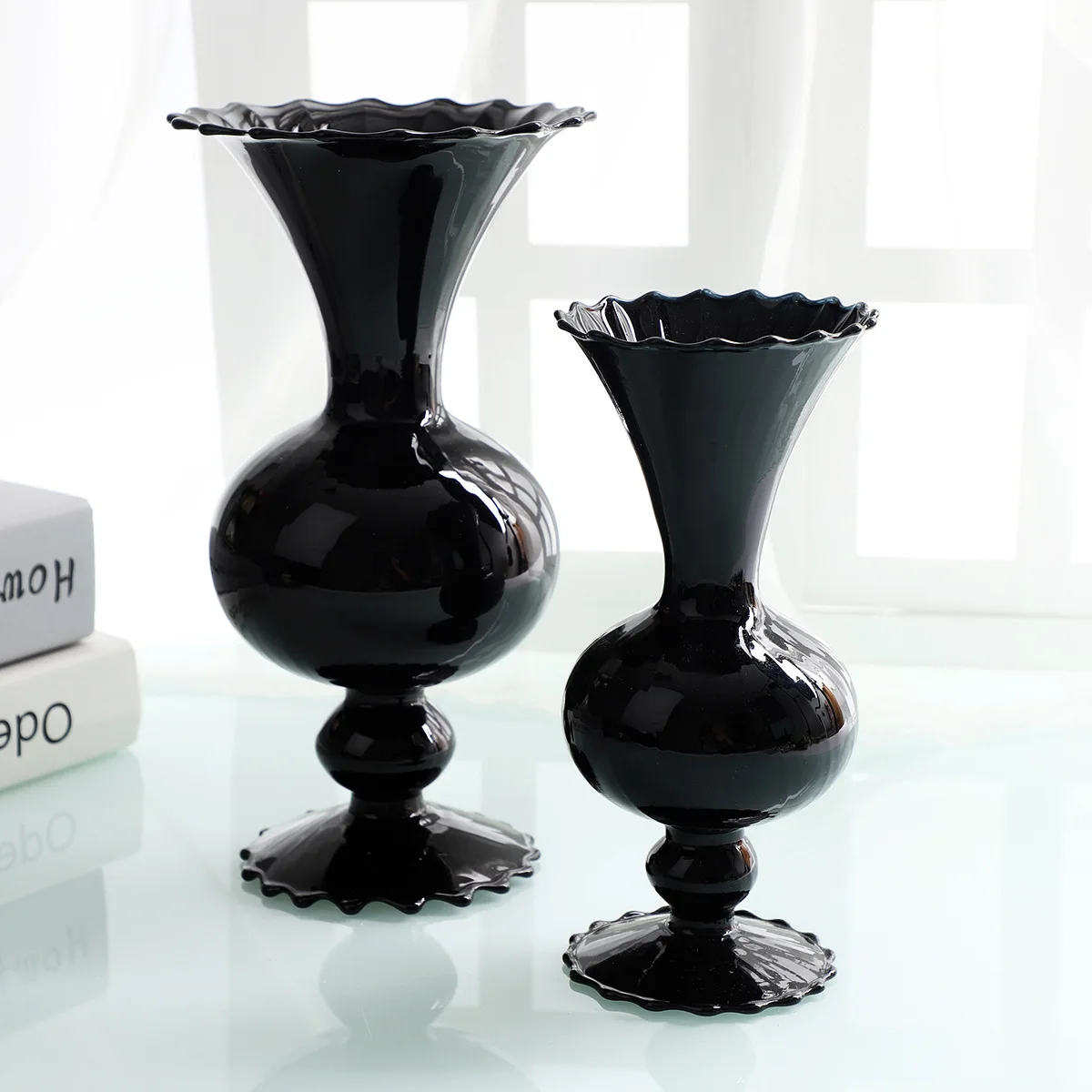 Retro medium black glass vase, living room flower-arranging dried flower Nordic glass Vase ornaments, decorations vase