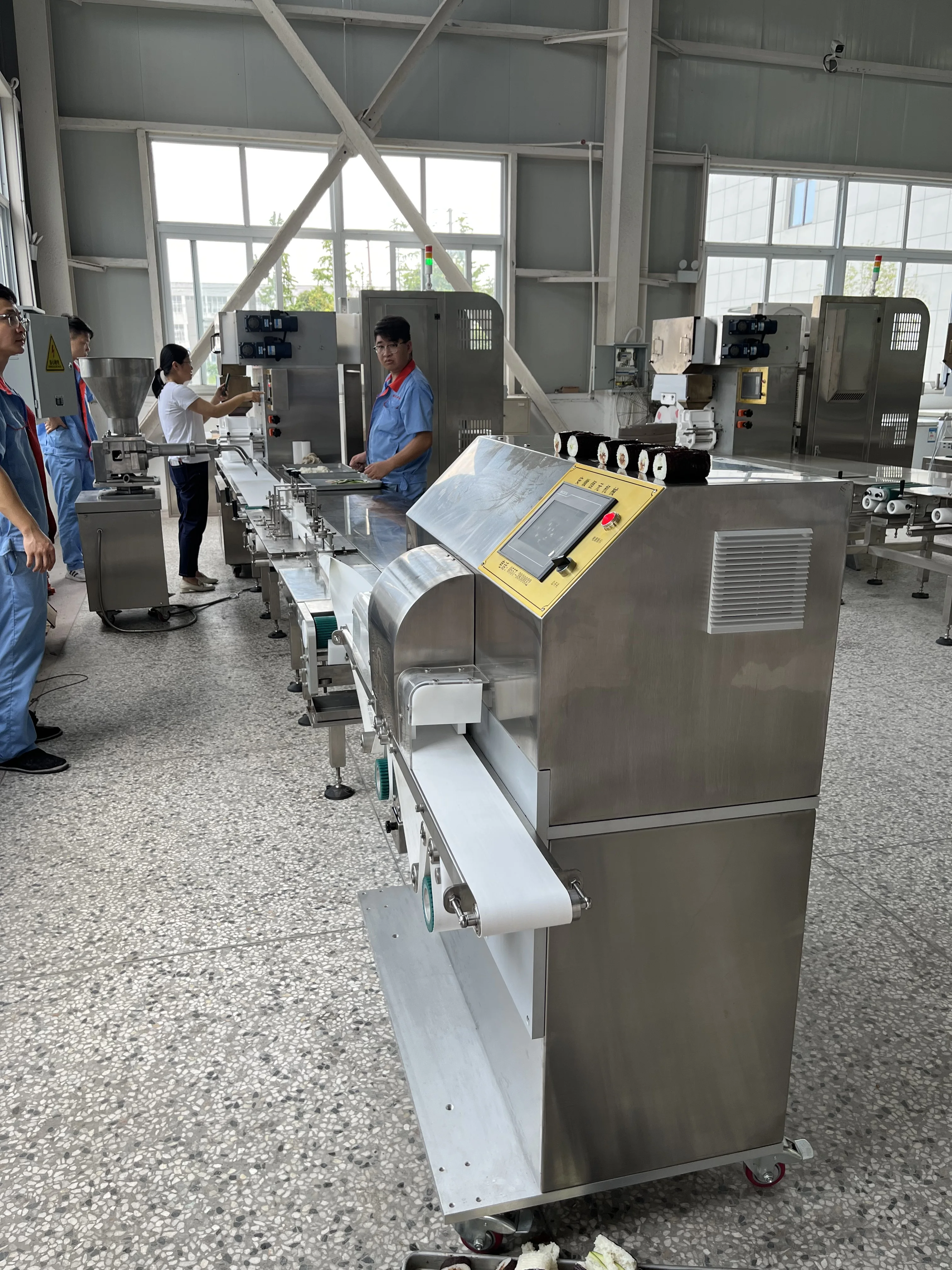 Chinese factory supply hot sales automatic sushi machine Sushi Onigiri production line