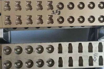 30-50kg/h Semi automatic Banana Bear Shape Gelatin Pectin Candy Production line