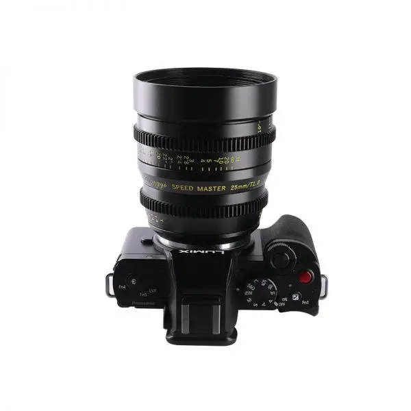 Fixed-focus video cinema lens with a 35mm equivalent focal length using a 12-element 9-group lens structure