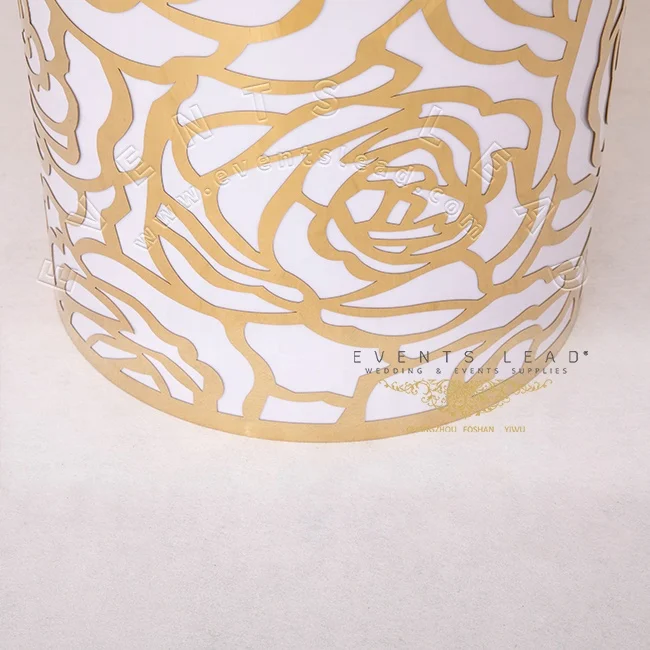 Luxury Rose Pattern Hanging Crystal New Design Round Gold Cake Table Wedding