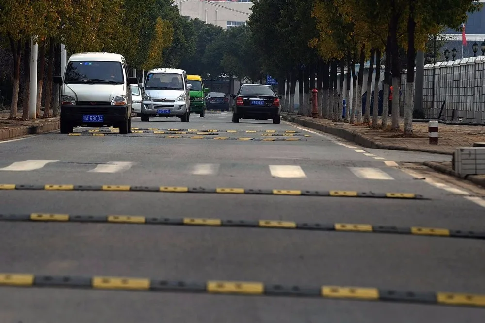 rubber hump 350*500*50mm road bump Tiantai manufacture of round speed bump