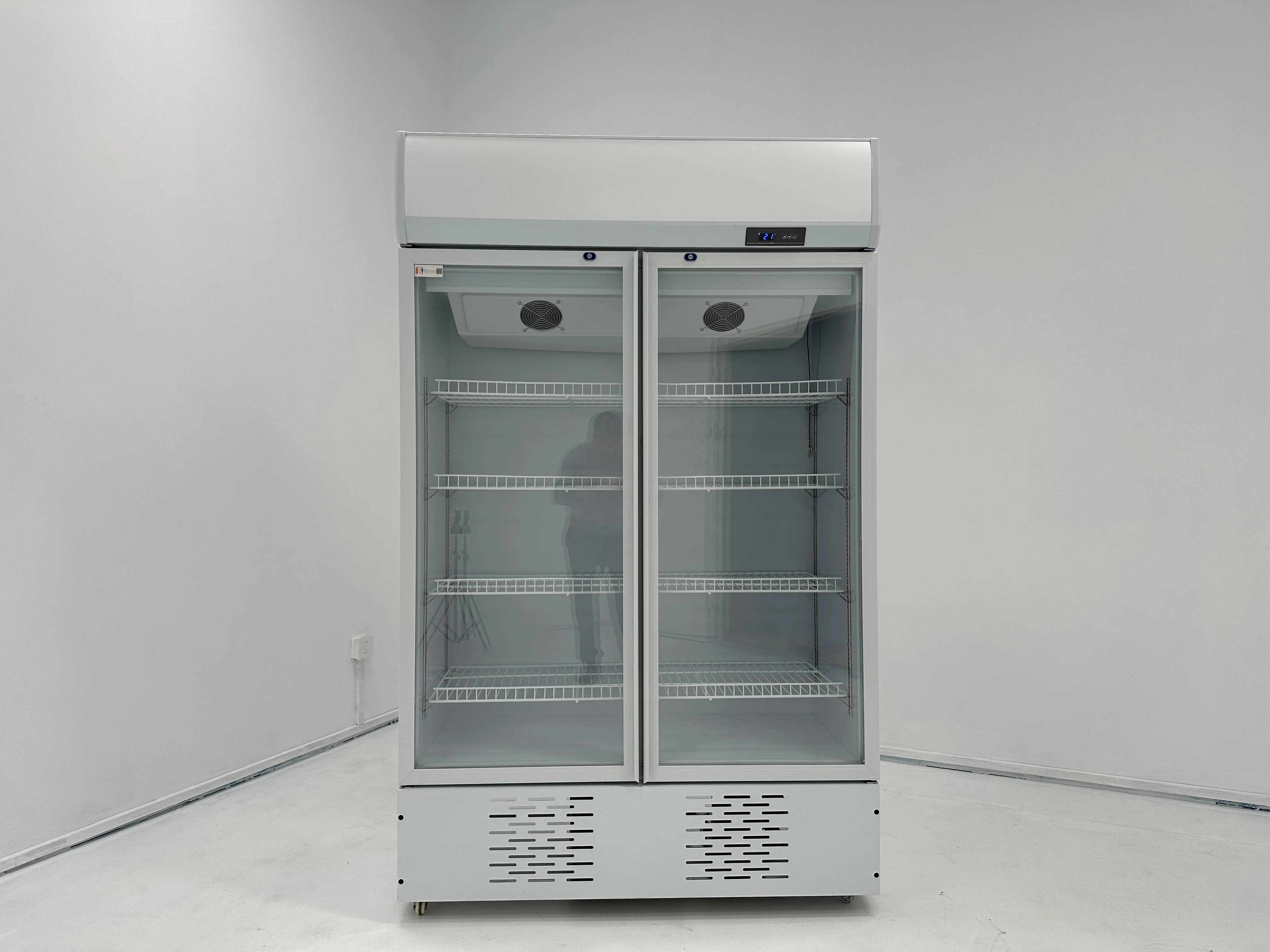 hot sale vertical soft drinks /milk coolers for supermarket shop restaurant