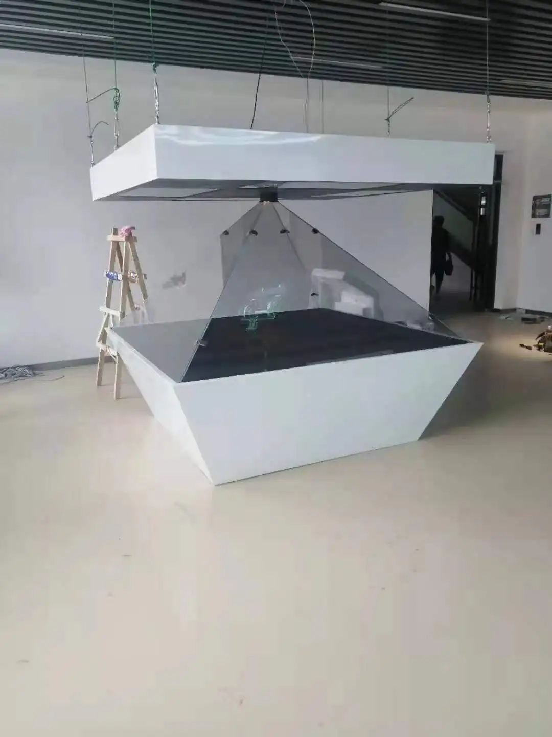 Manufacturer Wholesale 360 Holographic Display Cabinet Showcase For Exhibition