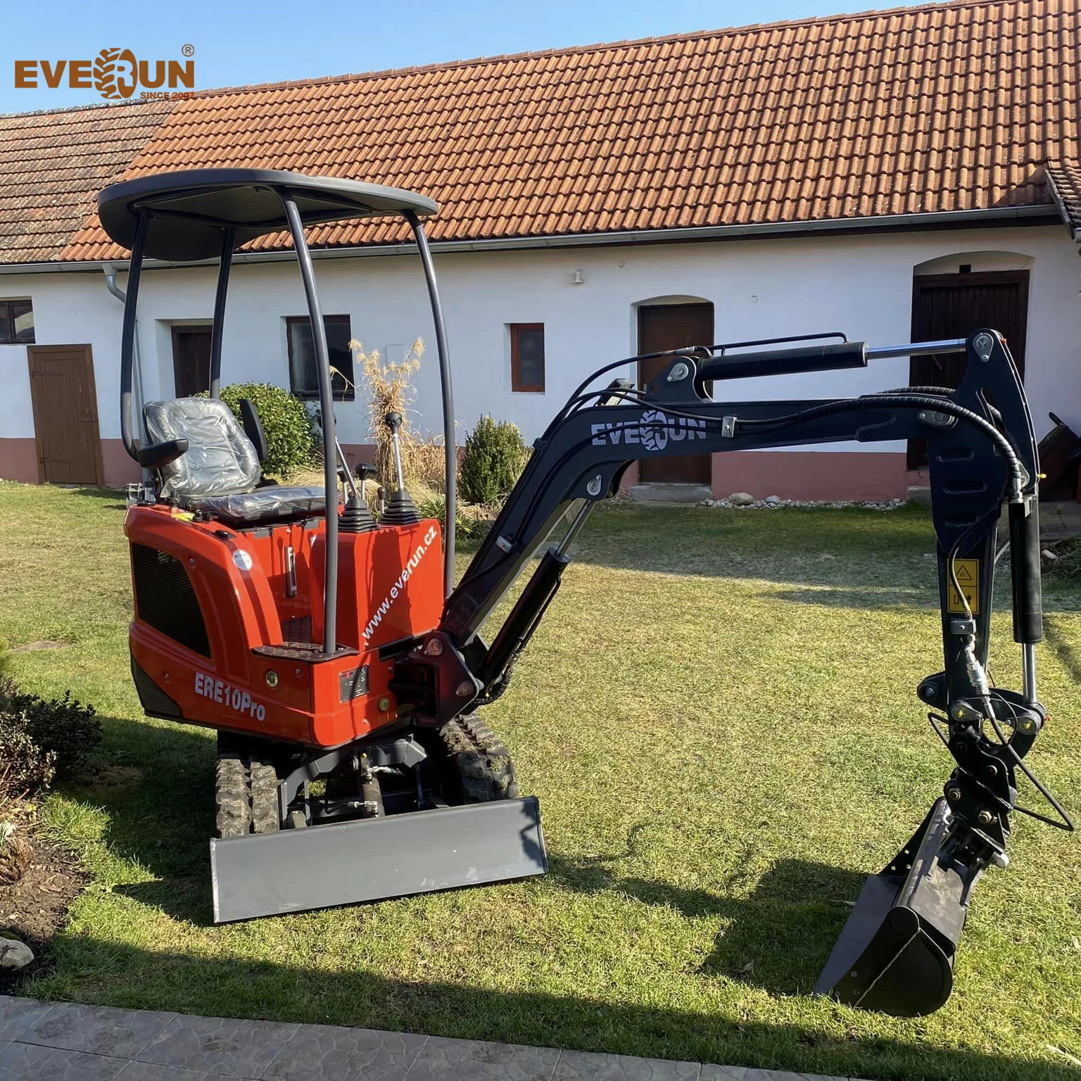 Everun Good Performance ERE10Pro 1Ton digger mini farm garden small diesel crawler mini excavator
