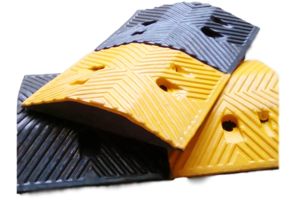 speed bump high purity Heavy Traffic Safety Sturdy Trapezoidal rubber Road speed bump