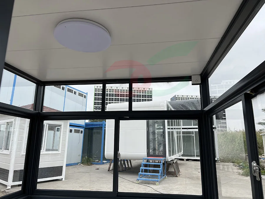 Outdoor Prefabricated Portable Sentry Box Steel Structure Security Toll Booth Luxury Prefab Guard House