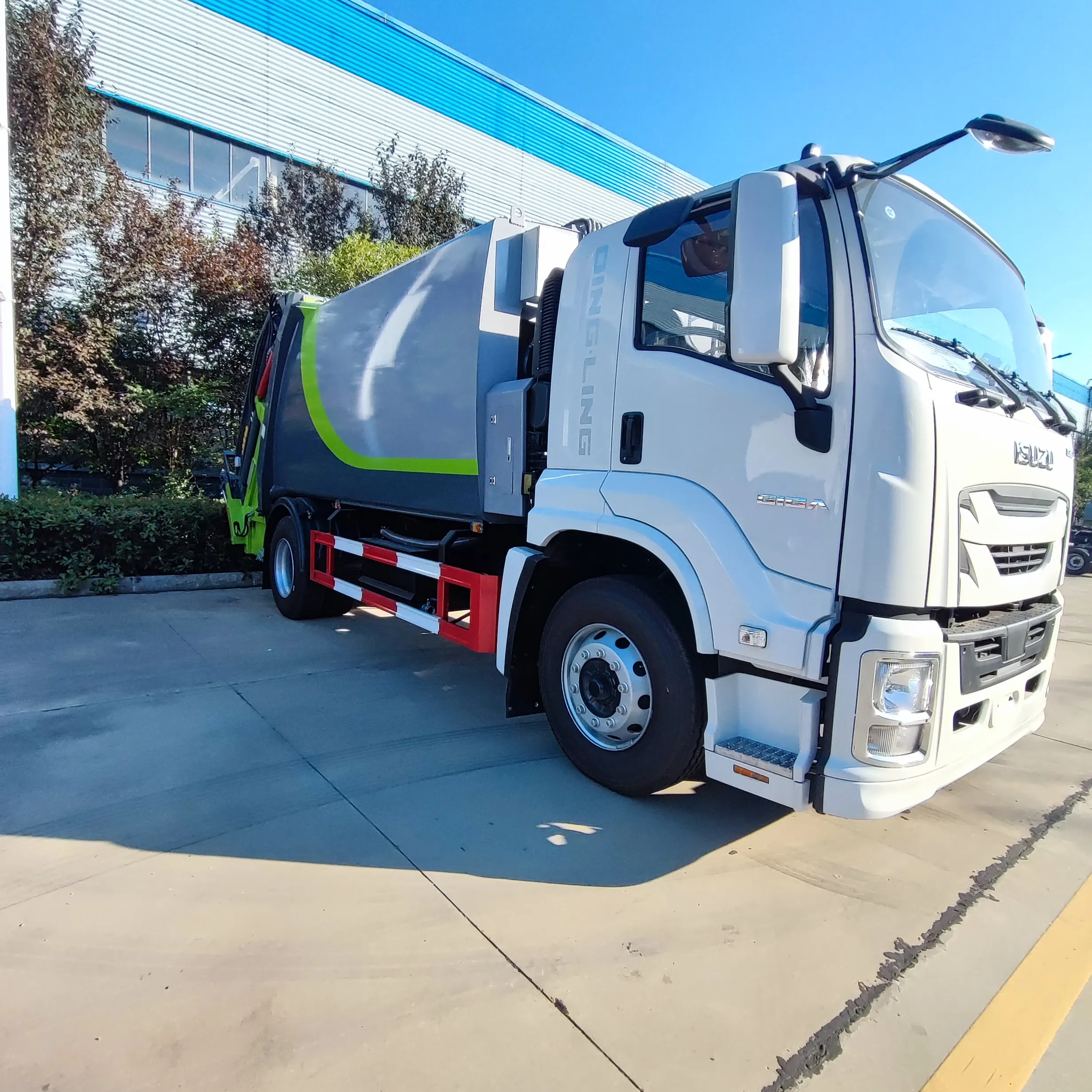 CLW Hydraulic Garbage Compactor Truck 12CBM Trash Compactor Truck ISUZU Engine Waste Disposal Truck