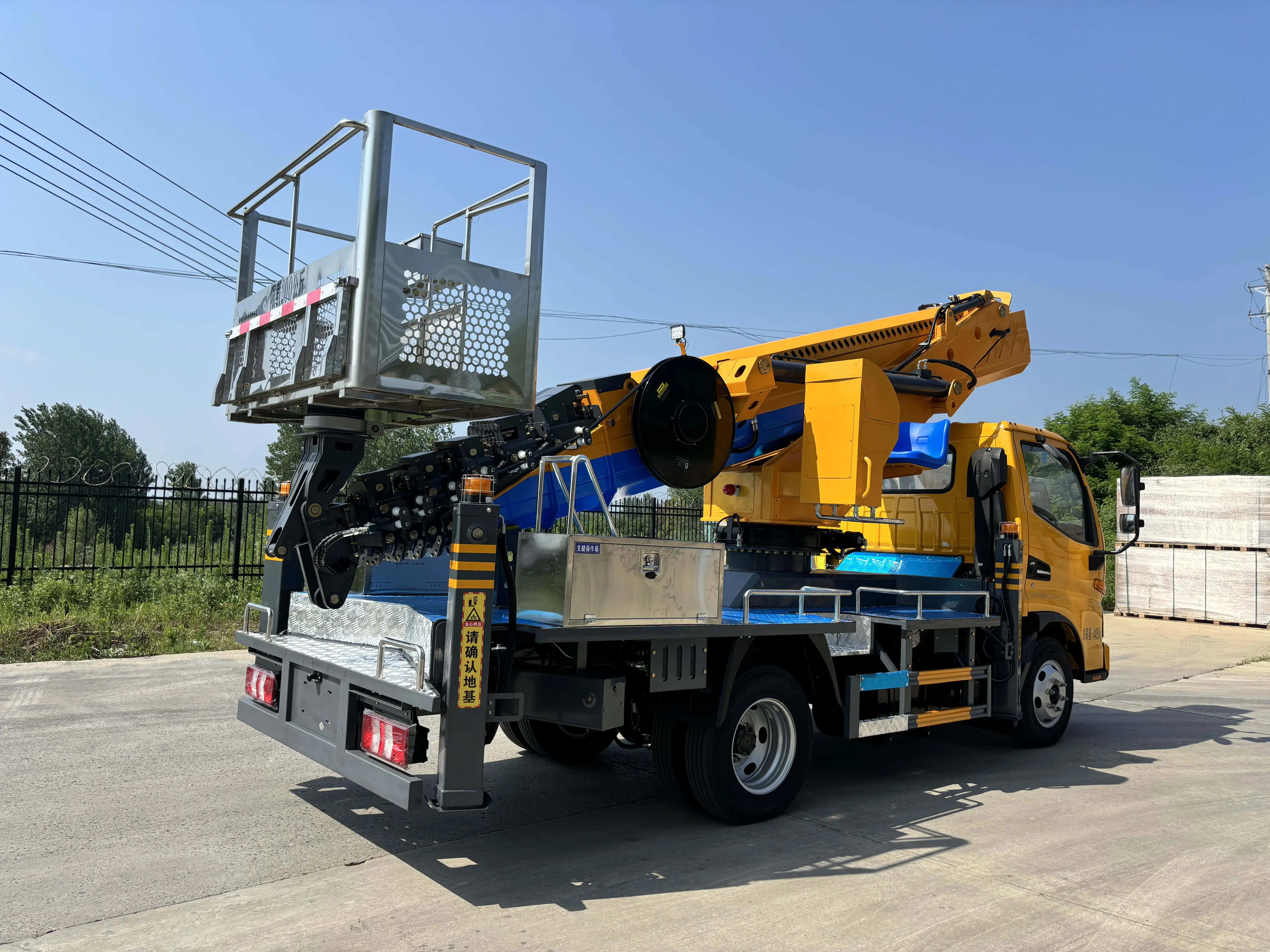 JAC Professional China Factory Supply Aerial Lift Trucks Aerial Work Platform 25m 28m 33m 46m for Sale with High Quality