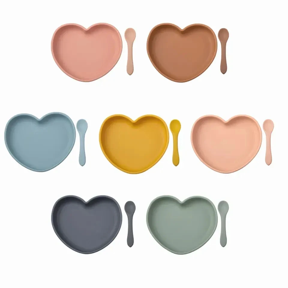 High Quality 100% Food Grade BPA Free Heart-shaped Baby Food Plate Cute Silicone Suction Baby Tray with Spoon