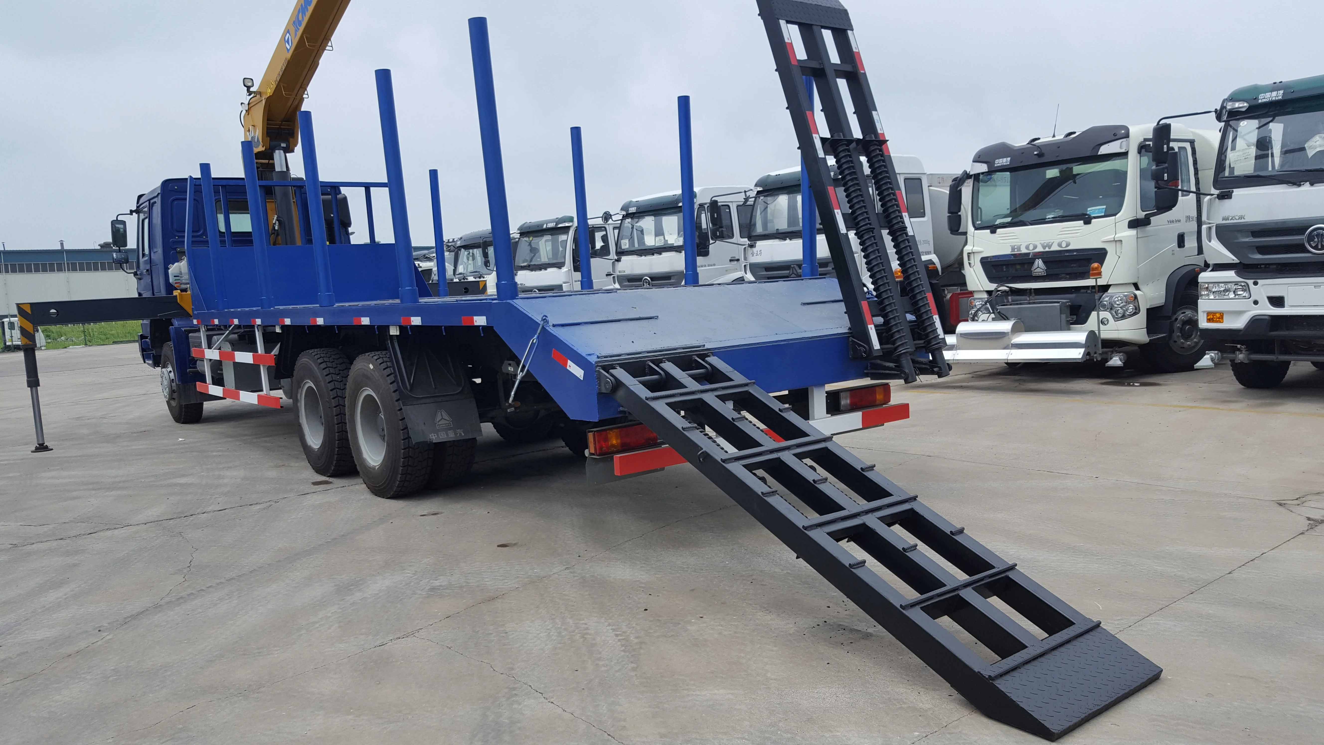 Sinotruk Howo 6x6 полноколесный внедорожный грузовик с краном для доставки