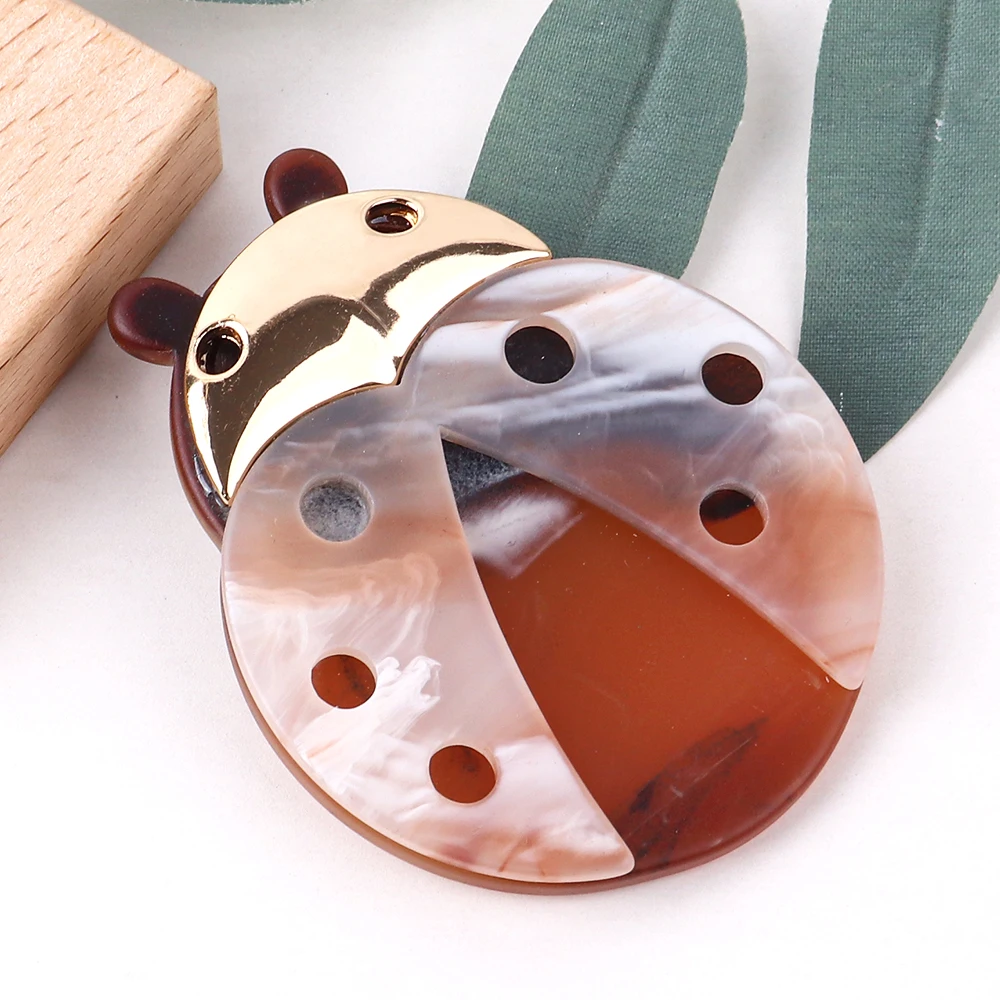 2024 Classic Retro Metal Acetic Acid Plate Cute Animal Daily Wear Amber Ladybug Brooch for Women