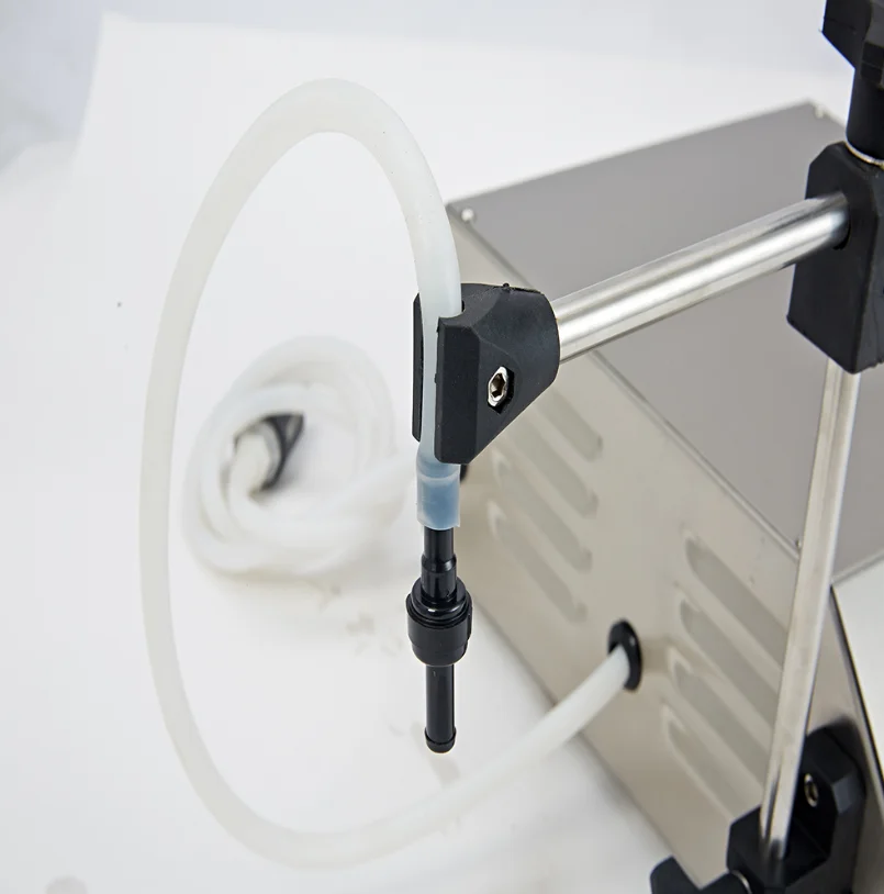 DUOQI Semi automatic soda energy carbonated soft drink beverage isobaric small plastic aluminum can manual beer filling machine