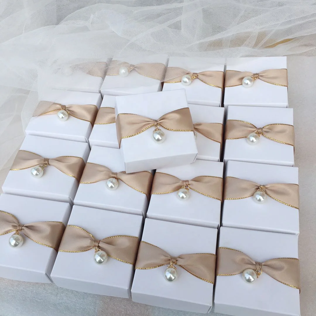 
New Arrival customized small White Folding Paper wedding candy boxes wholesale favor gift box for guests 