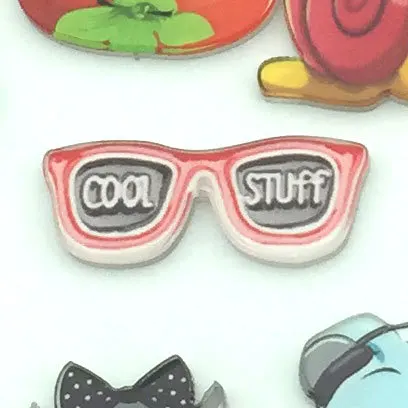 Cute Cartoon Animal Leaf Brooch Pin round Acrylic Badge with Printed Cat Design Clothing Accessories Decoration