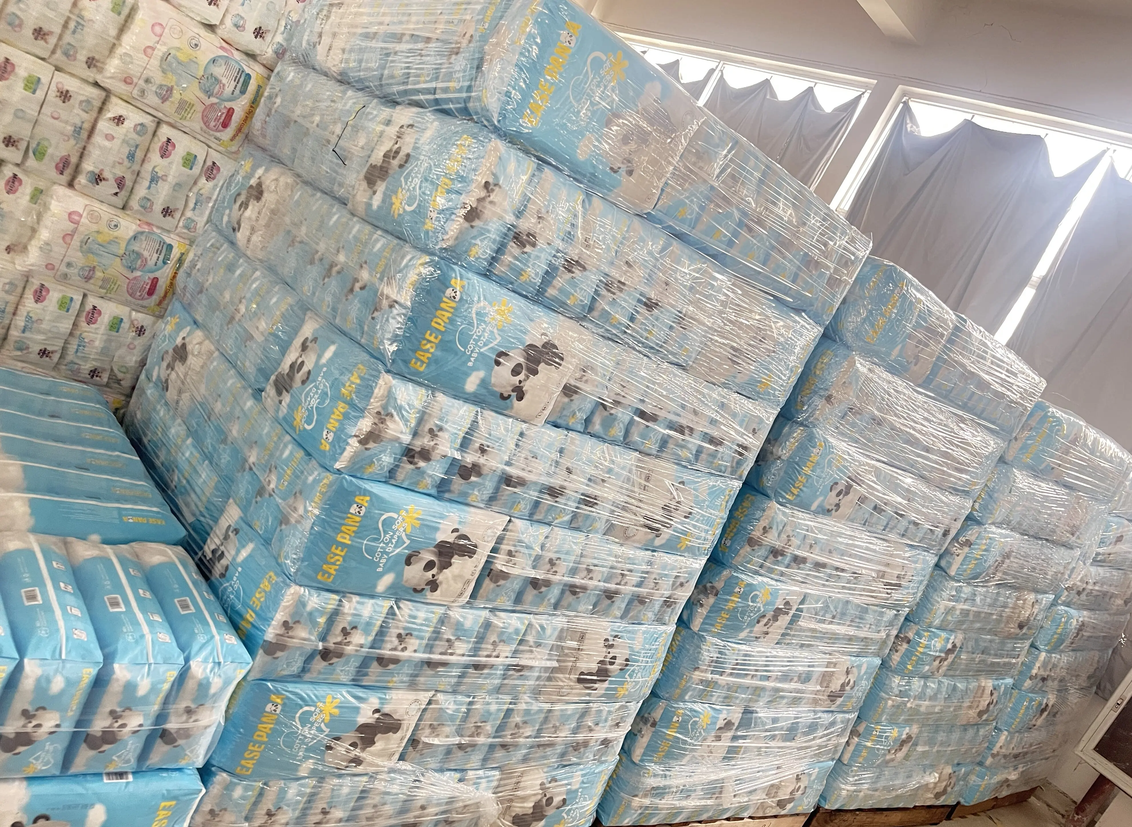 A grade couche bebe baby pull-up training pants with colored packing bags baby pants nappies factory cost free samples