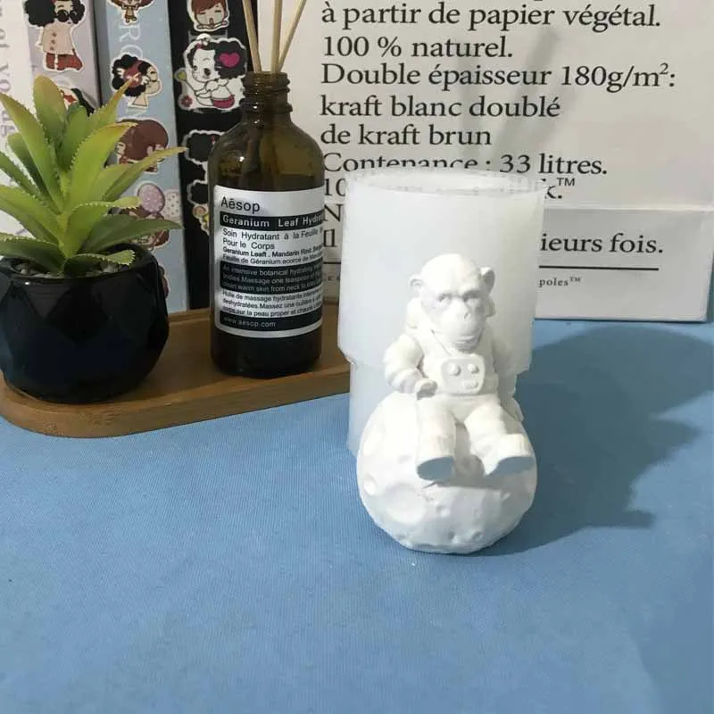 Cement Aromatherapy Mold Sitting Planet Little Monkey Grinding Tool Gorilla Astronaut Spaceman Decoration Fragrant Stone