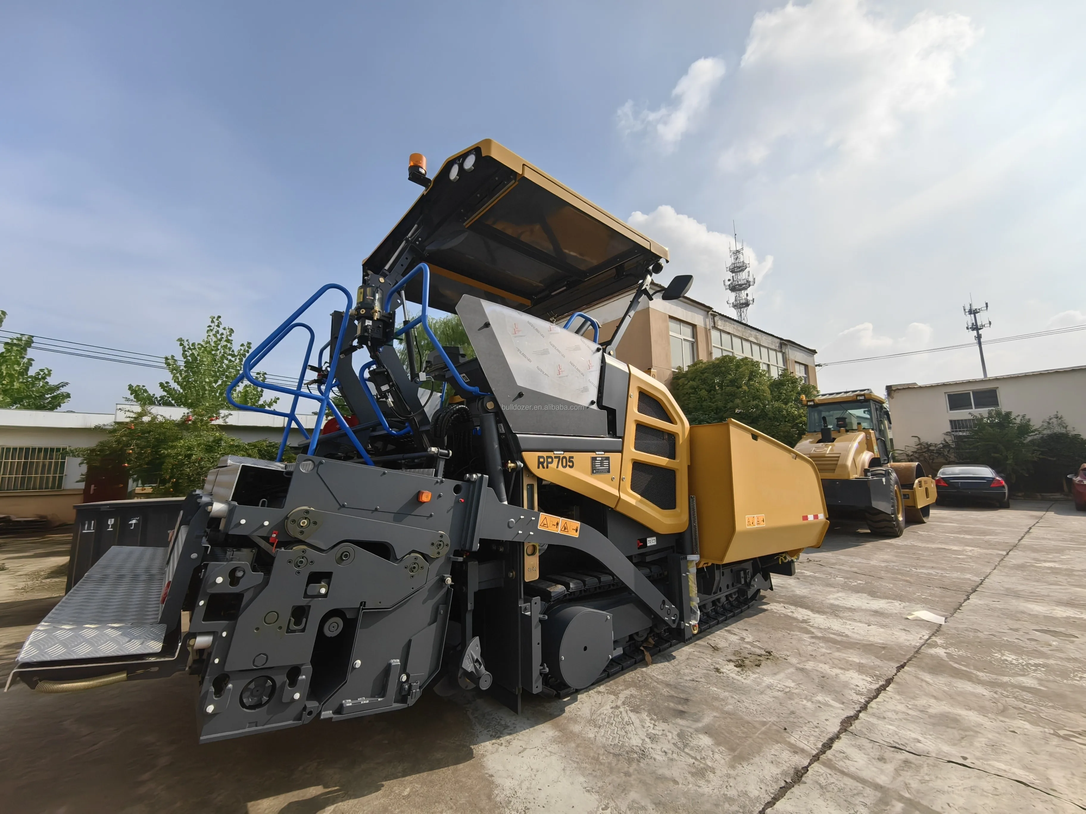 Цена завода 2 5-7 5 м дорожный асфальтобетонный асфальтоукладчик RP705C RP705 с датчиками уровня для продажи