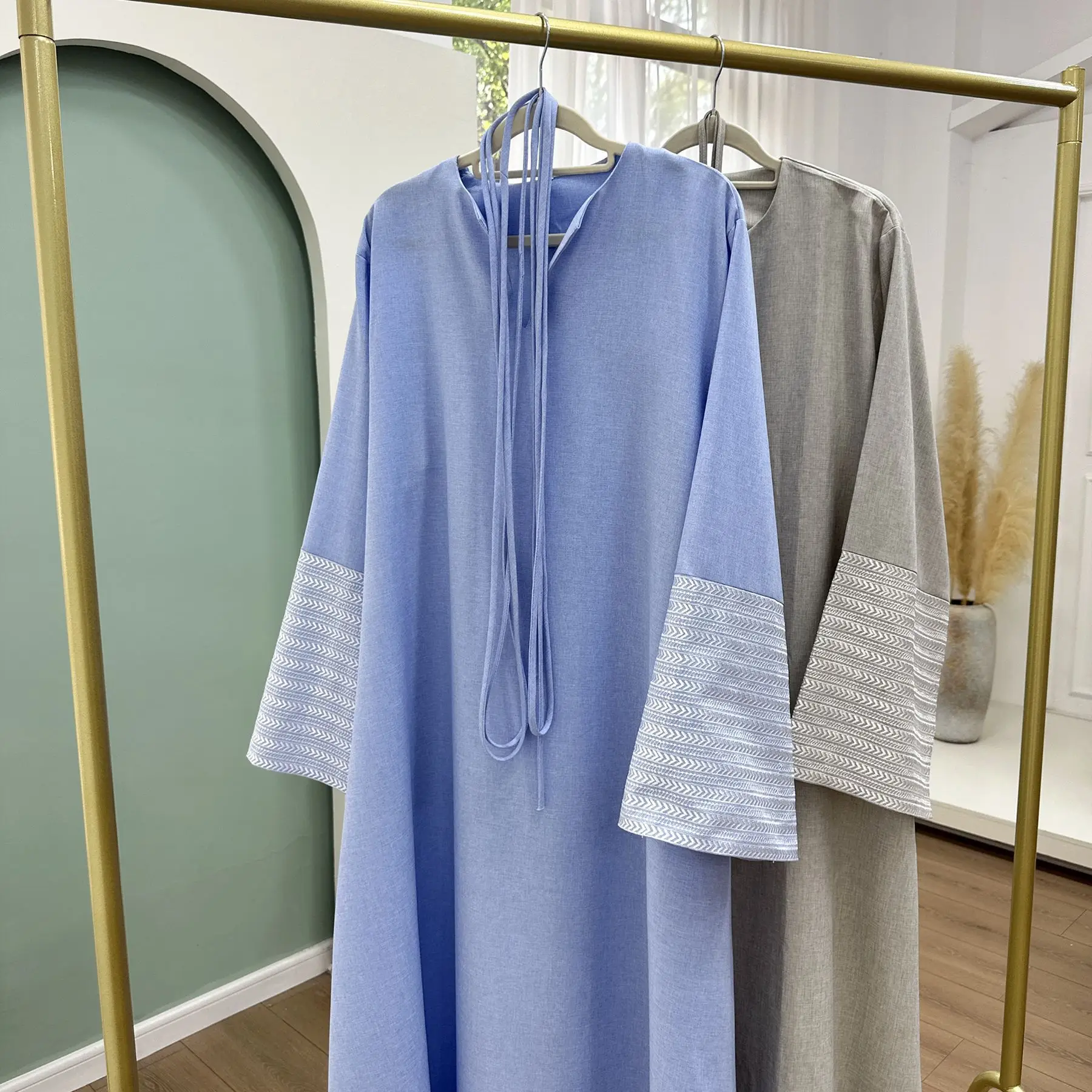 Zifeng OEM New Slit Slim Elegant Dresses Women Islamica Stylish V Neck Embroidered Dubai Turkish Elegant Dress Abaya