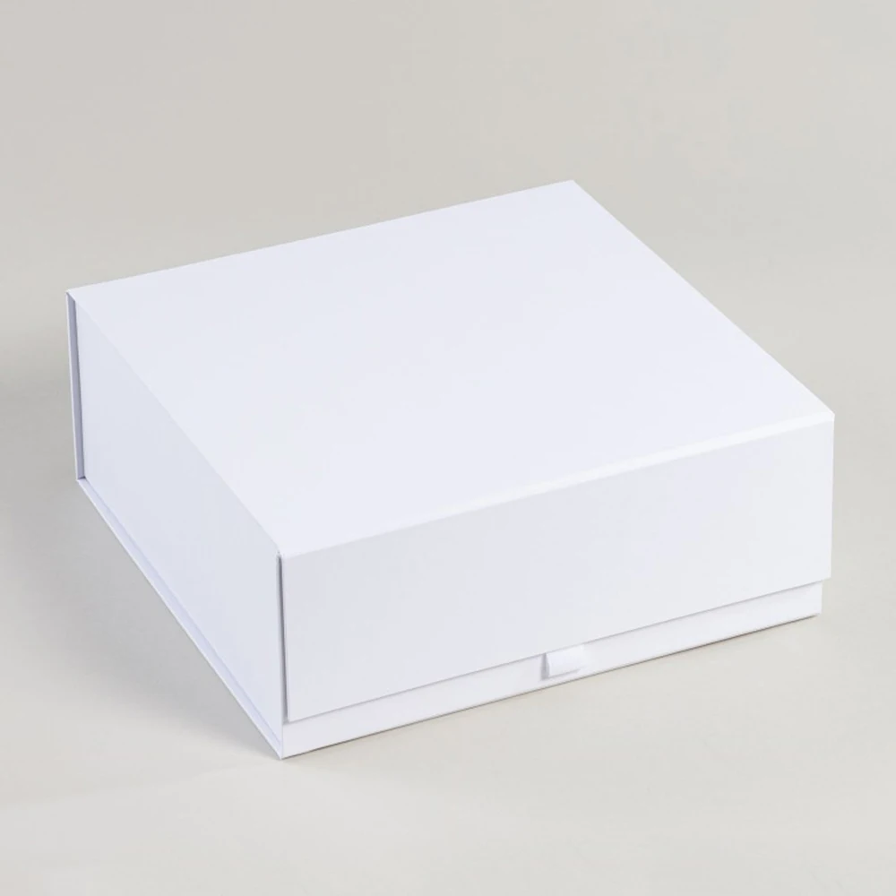 Customized Logo White Packaging Foldable Rigid Hamper Keepsake Gift Boxes With Magnetic Closure