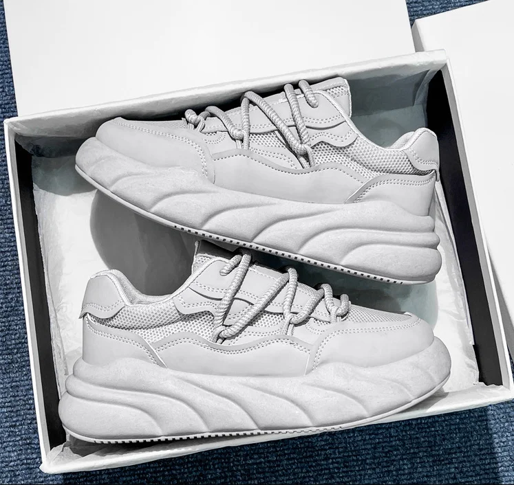 2025 Chinese shoe manufacturer for spring new design casual sneakers stylish versatile summer high end men trendy shoes