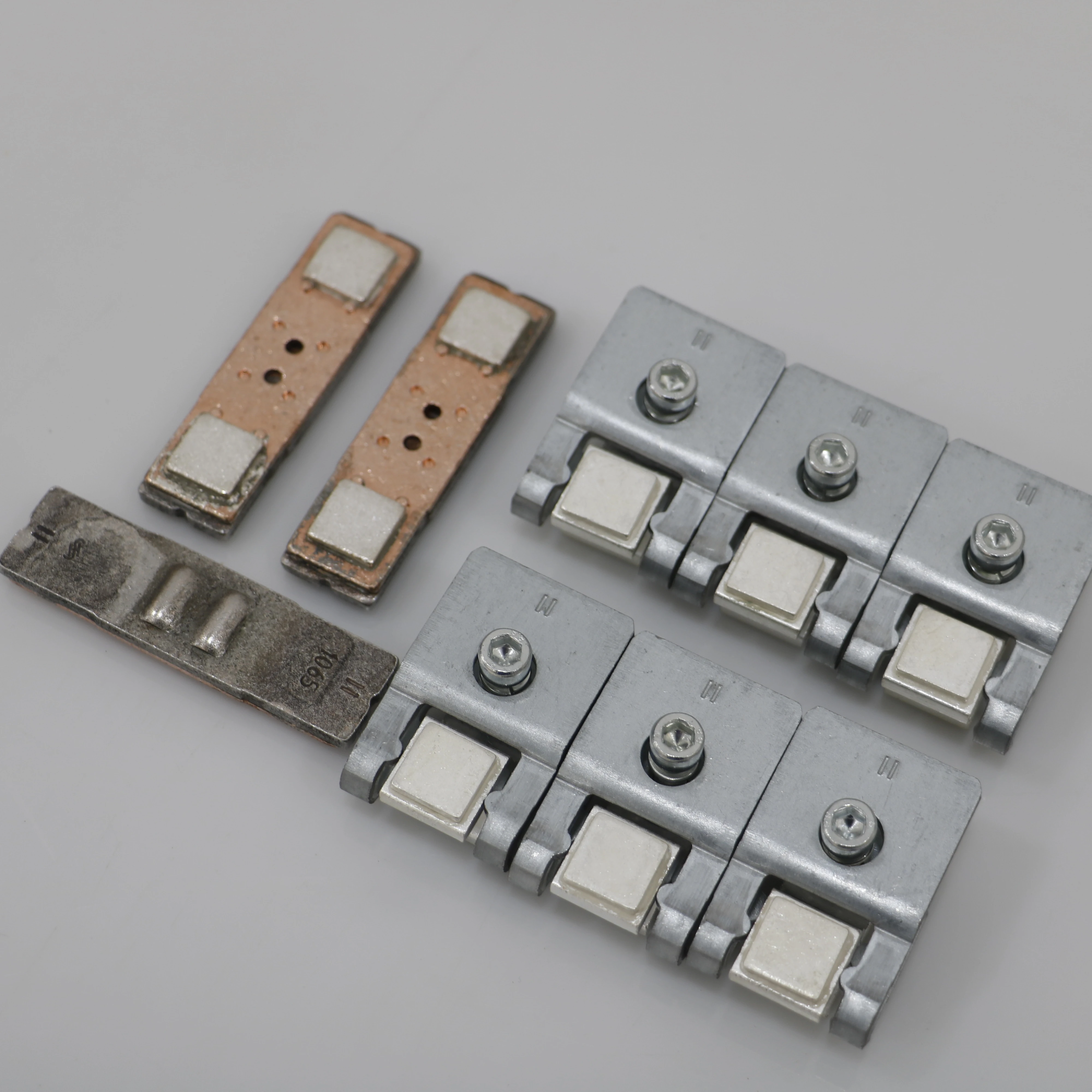 Siemens AC/DC contactors 3RT1065 Accessories contactor contacts are suitable for 3RT10/3RT5 series.