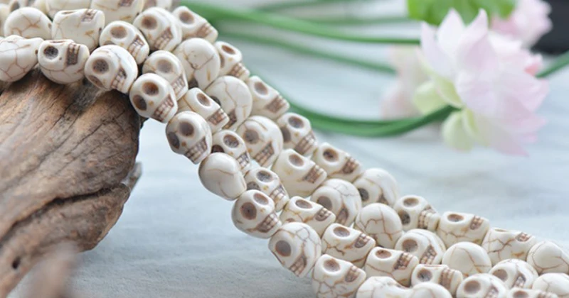 Высококачественные бирюзовые бусины с черепом Howlite драгоценные камни свободные для изготовления ювелирных изделий (AB1782)