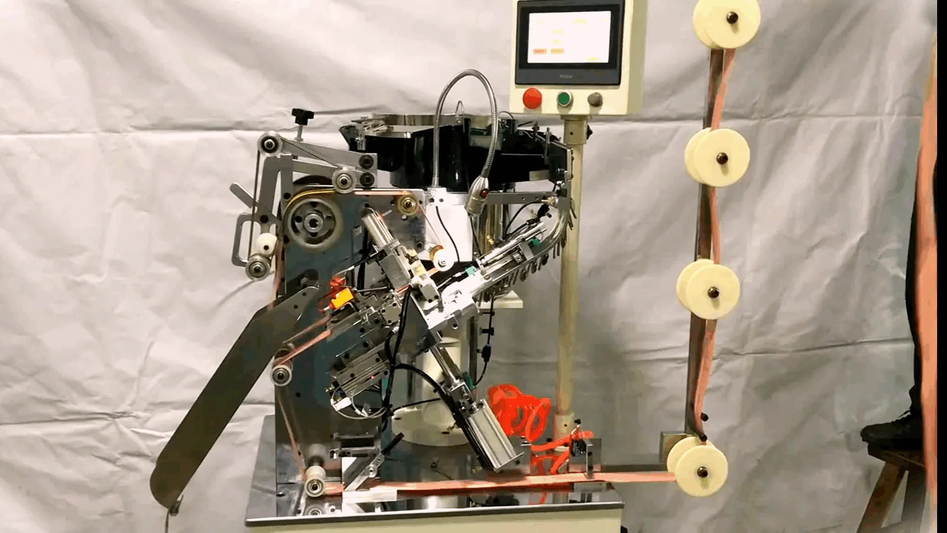 New style ZYN automatic slider mounting machine for zipper machine