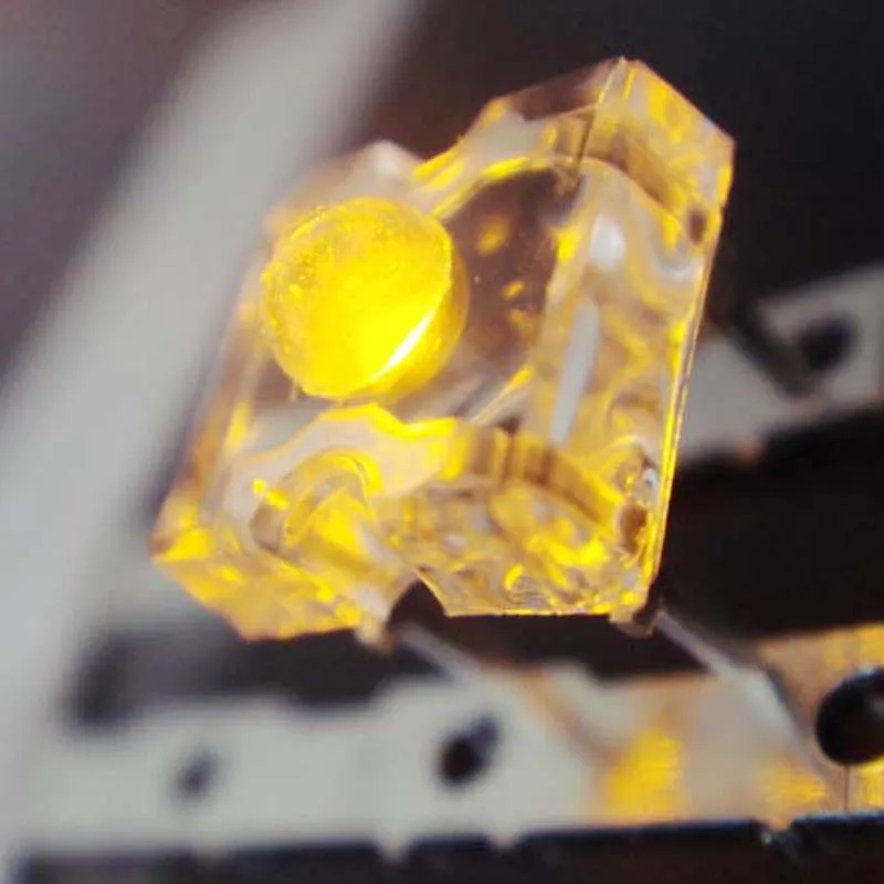 Лучшая цена кристаллы Epistar 588-595nm 5 мм piranha светодиодные