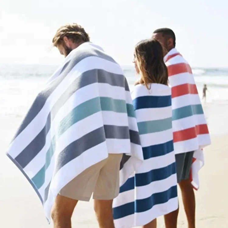 Оптовая продажа недорогой дизайн брендовый 100% для ванны хлопковое голубое серо-белое в полоску негабаритное велюровое пляжное полотенце