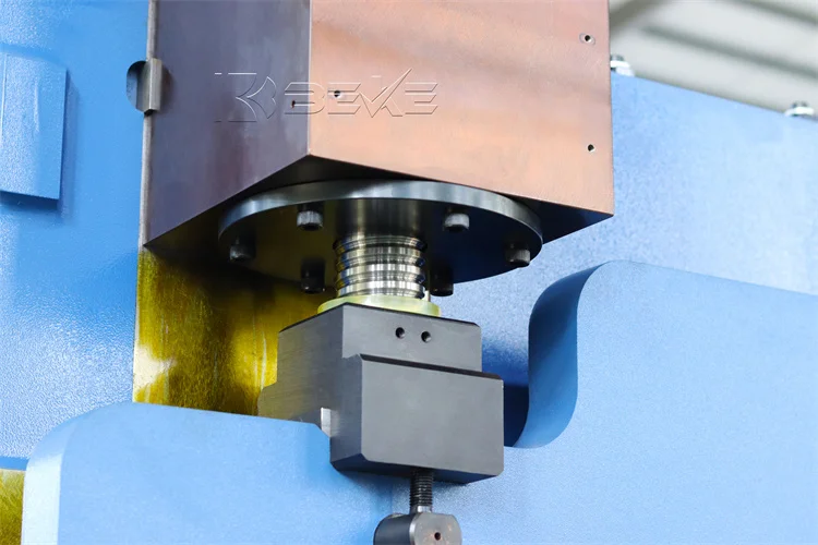 Full Electric Sheet Metal Press Brake Machine 35T1350 Press Brake servo