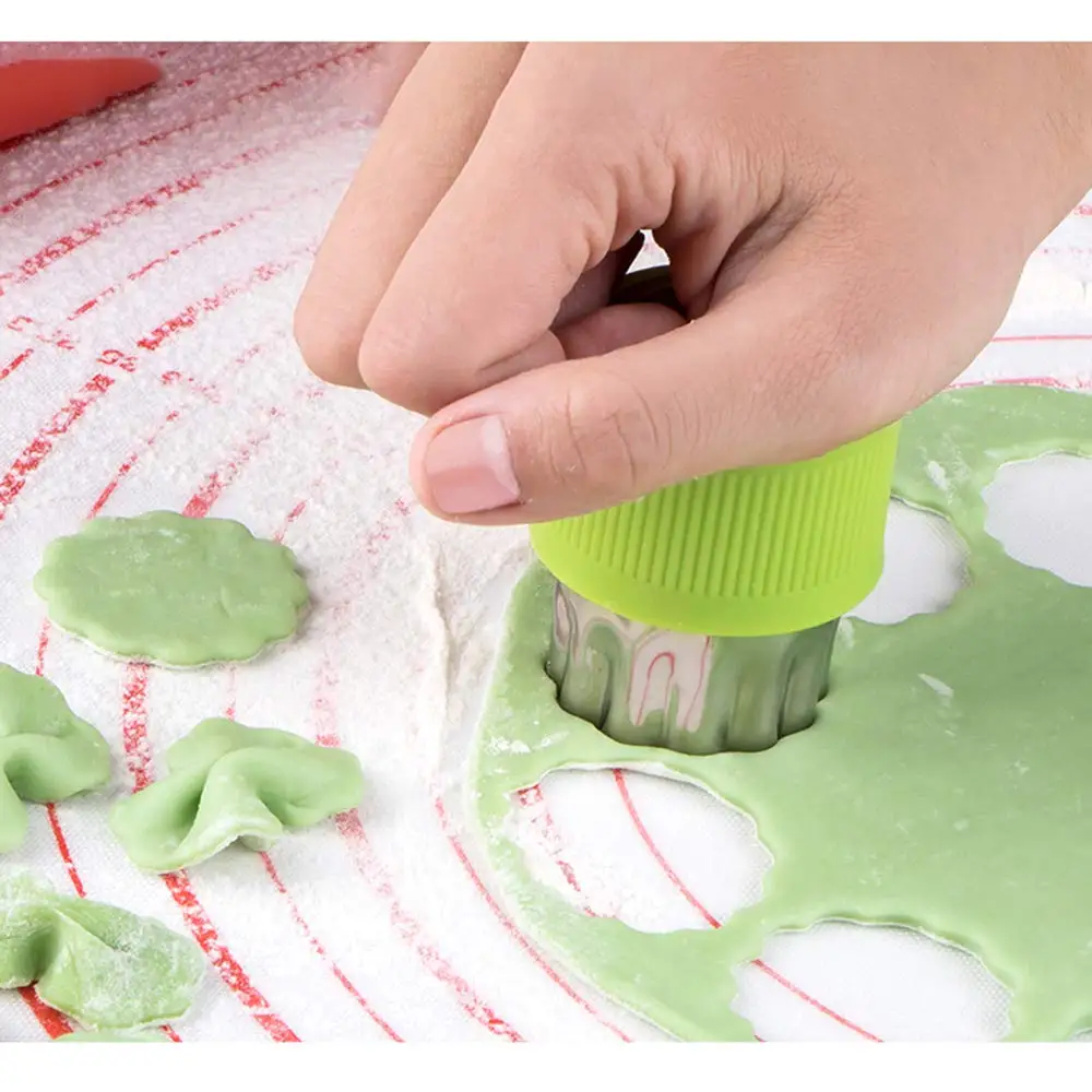 8Pcs Kids Food Cookie Cutter Shape Set for Fruit Vegetable Salad, Cartoon Animal/Flower/Star/Heart Shaped Cookie Stamps