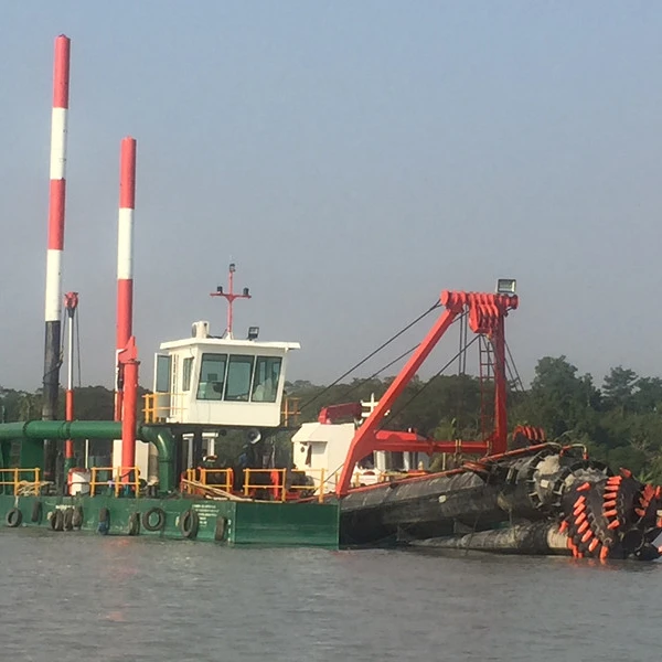 New large dredging boat 26 inch BST650 6000m3/h hydraulic sand pump dredger vessel with low price for sale