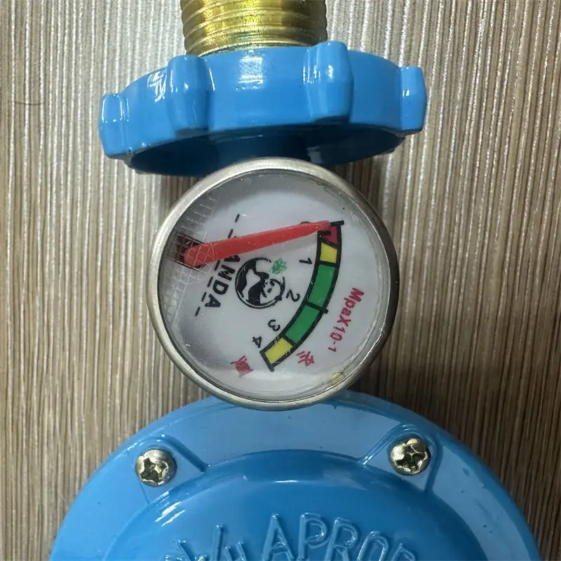 Source factory low price hot selling safe high quality JYT-808 lpg gas regulator with gauge