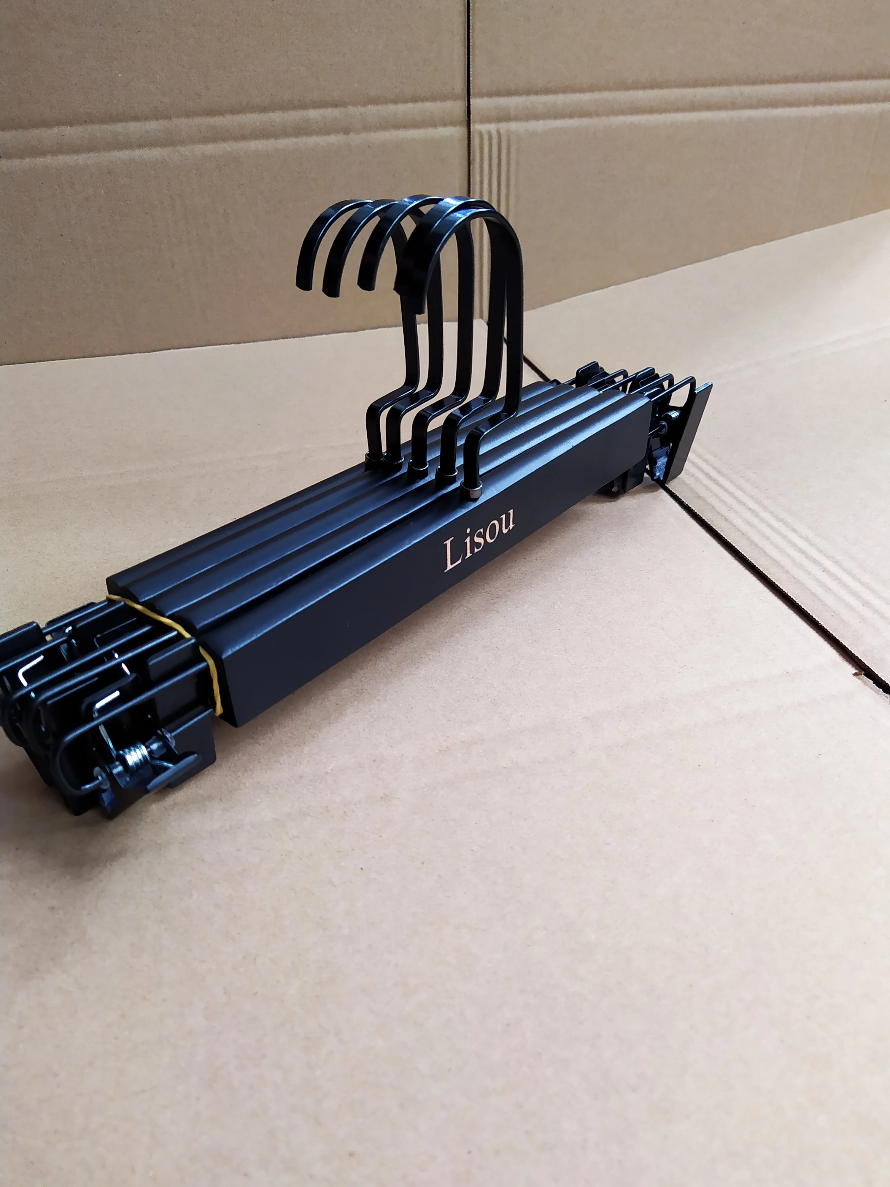 A large number of brands customize the production of logo black solid wood clothing pants rack with hanging clip skirt hanger