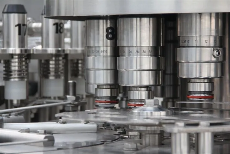 Factory Price 3-in-1 Sparkling Gas Mineral Water Bottling Machine /Carbonated Drink Filling Equipment / Beer Filling Machine
