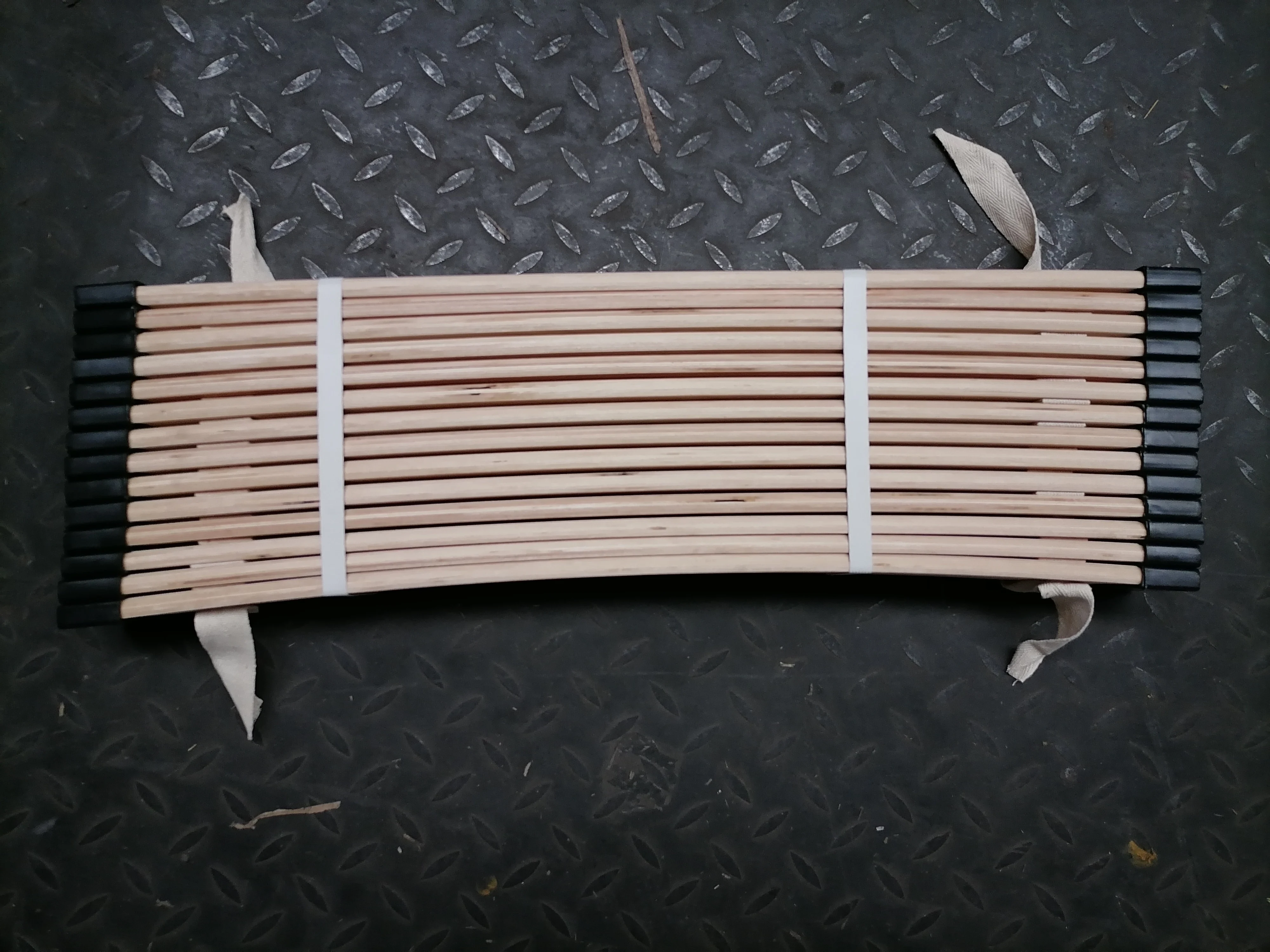 14 pcs bed bending wood slats wall panels concatenated with plastic holder holder