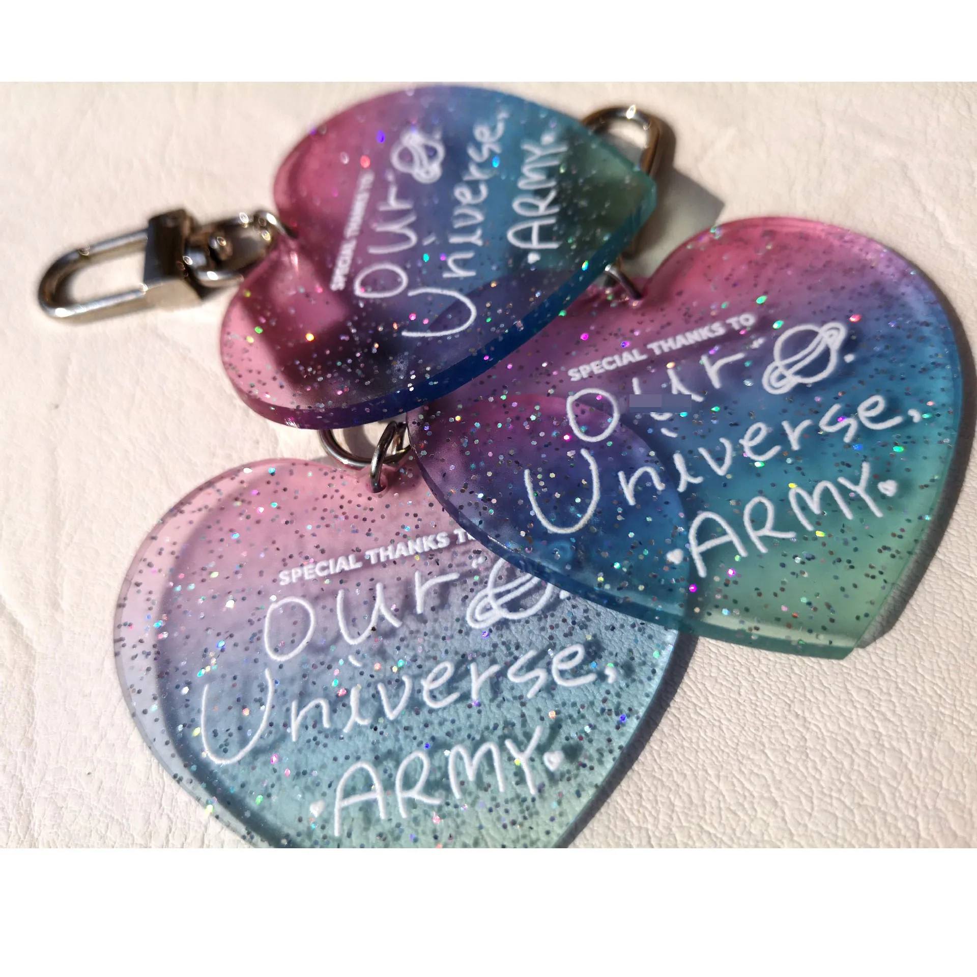 Оптовая продажа, градиентный цвет в форме сердца, корейский автограф группы idol, брелок для ключей bangtan boys, акриловый брелок