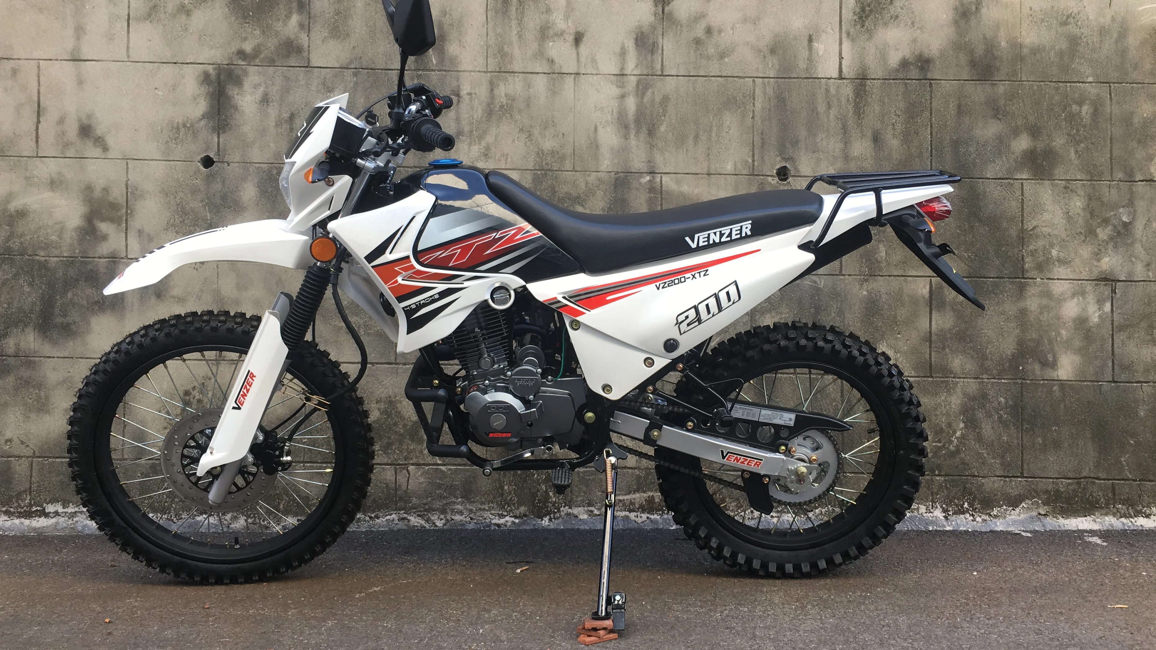 OFF-ROAD MOTOS 200CC todoterreno motorcycle with brand VENZER    MODEL VZ200-XTZ  MADE in 2024