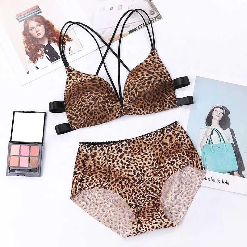 
2153 Hot Sale sexy girls cross-back Front Closure Wireless Push Up Bras sets 