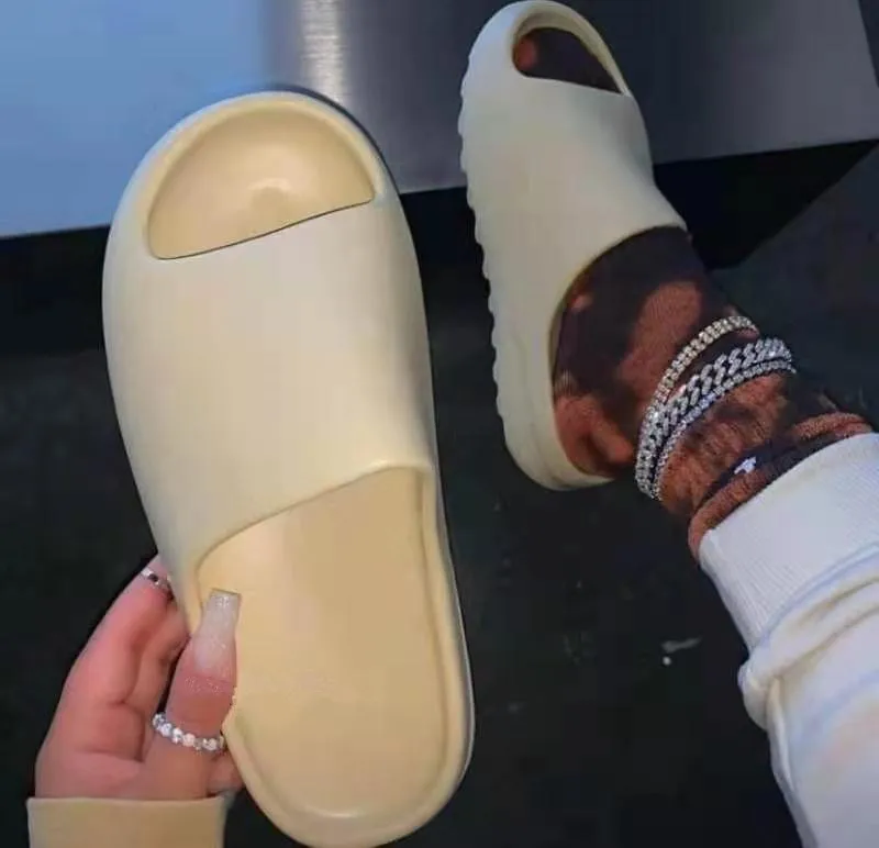 Fashion Unisex Soft Comfortable Designer Men Red Slipper Yeezy Inspired Slides for Men Yeezy Slides Slippers