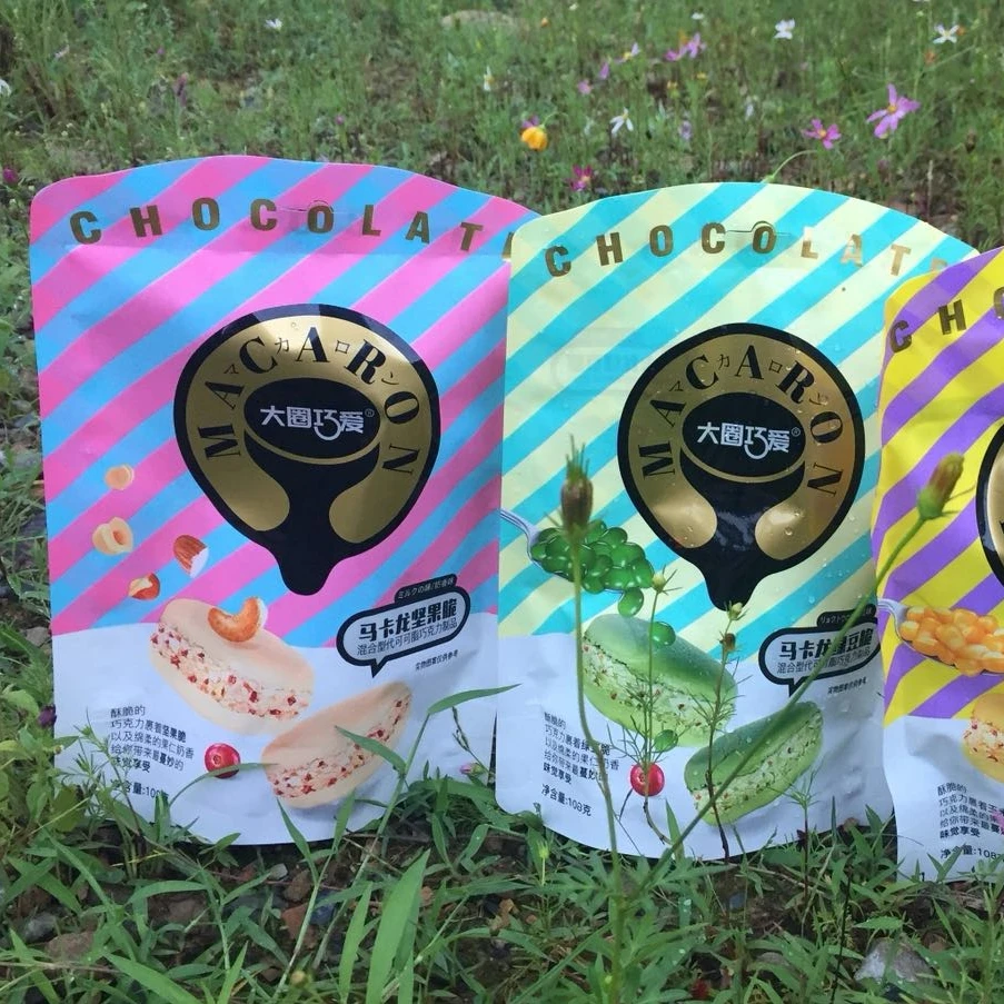 2021 Hot Sale Macaron Chocolate Crispy Sandwich Nuts Crsipy Freezed Dry Fruits Crispy Oatmeal Chocolate Crispy