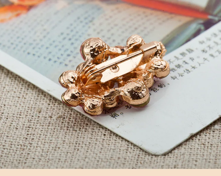 Hot sale products Newest Beauty Head Brooch Jewelry Women Luxury Zircon Eye Shapes Small Corsage Plating Pins Brooches