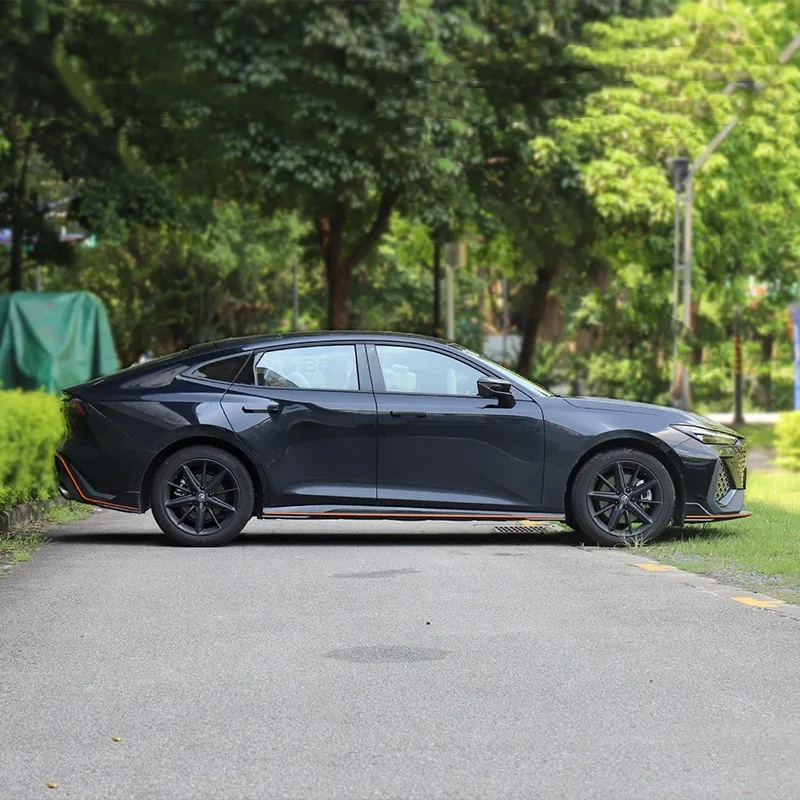 2024 Changan UNI-V iDD 1 5 T Smart Fun Zhiqu подключаемый гибридный автомобиль