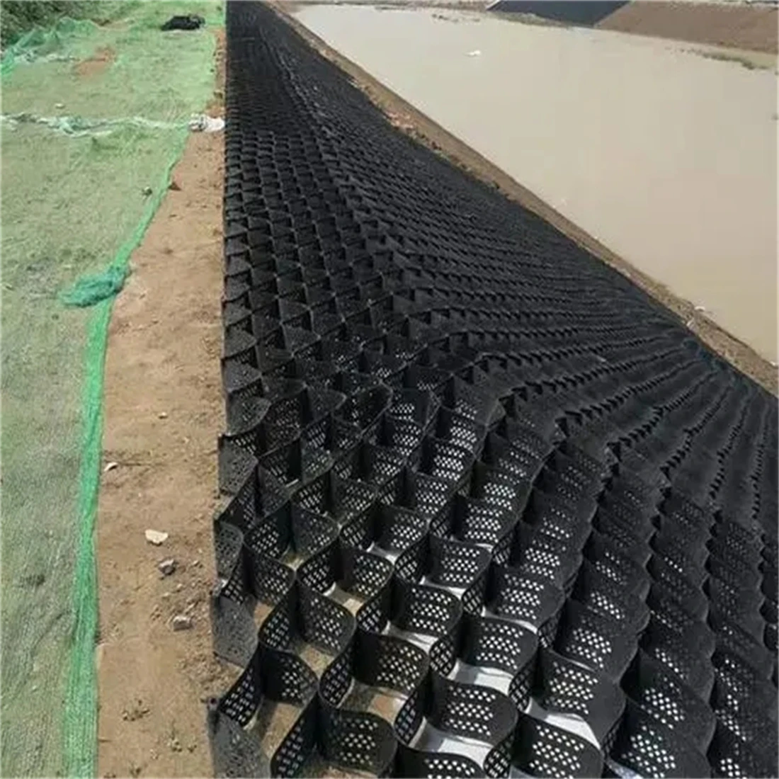 China factory price Geocell grids stabilize soil roadbed and protecting soil from wash away 50mm-300mm height HDPE geocells