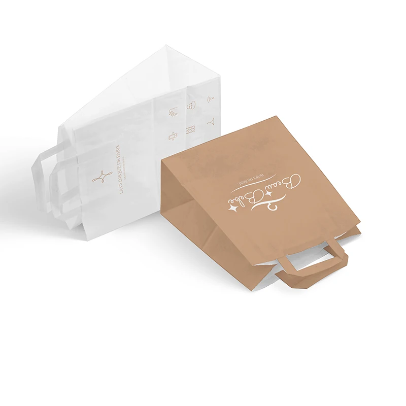 Индивидуальная перерабатываемая белая и коричневая сумка для покупок из крафт-бумаги с логотипом на плоских ручках