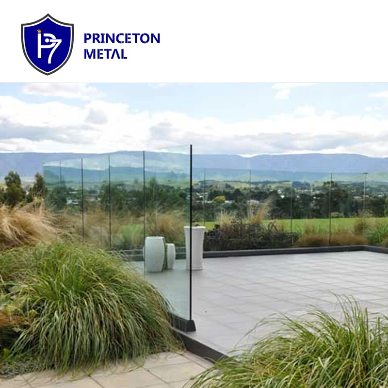 PRINCETON Glass windbreak panels for outdoor partitions